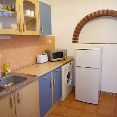 Apartment Szazszorszep Apartman *