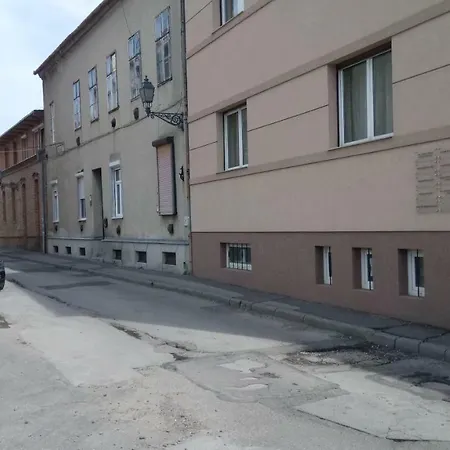 Apartment Szazszorszep Apartman *
